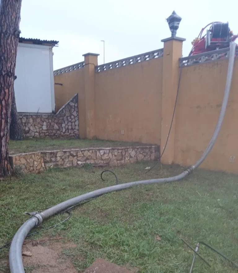 Buidatge d'una fossa sèptica al Baix Empordà